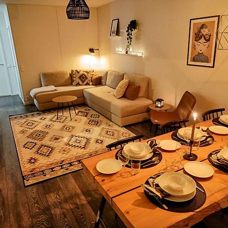 Big 88M2 Apartment In The Center โรวานิเอมิ ภายนอก รูปภาพ
