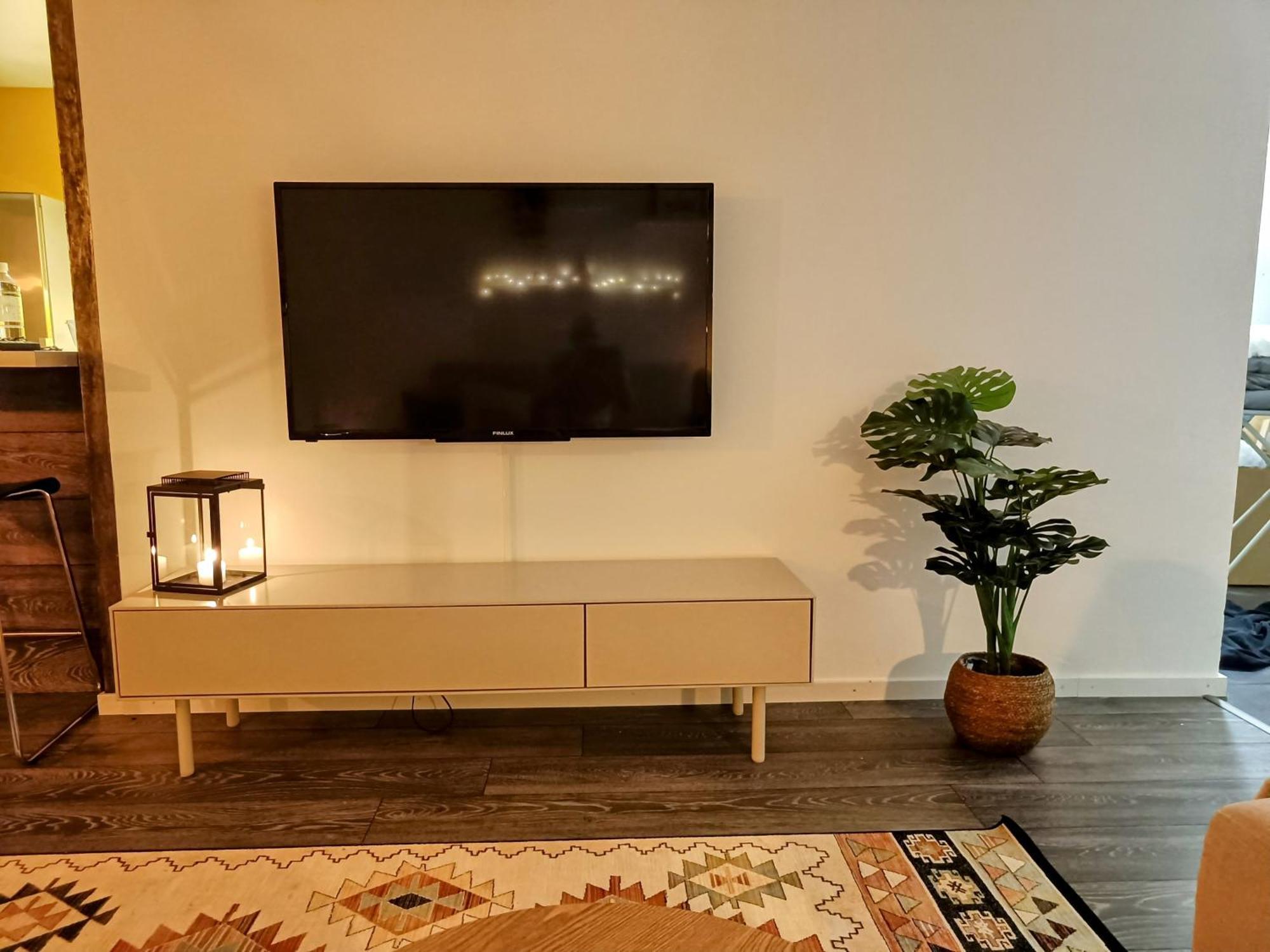 Big 88M2 Apartment In The Center โรวานิเอมิ ภายนอก รูปภาพ